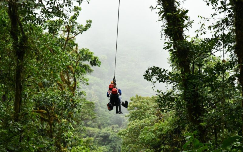 The 5 best places to zip line on vacation (photo by Alvaro Arcelus)